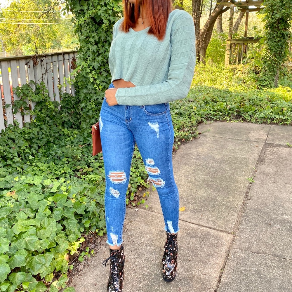 Blue ripped skinny jeans